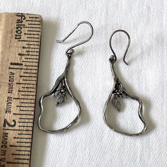 Vintage Silver Toned European Dangly Earrings with Leafy Motif - Picture 3 of 4
